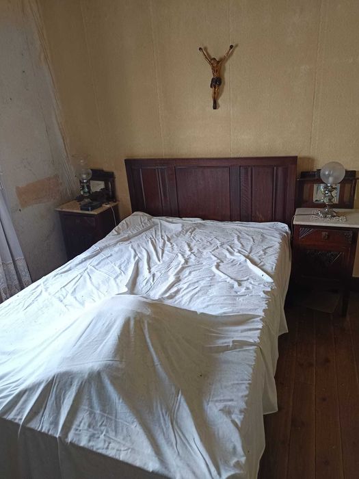 Moveis de quarto e camas antigas