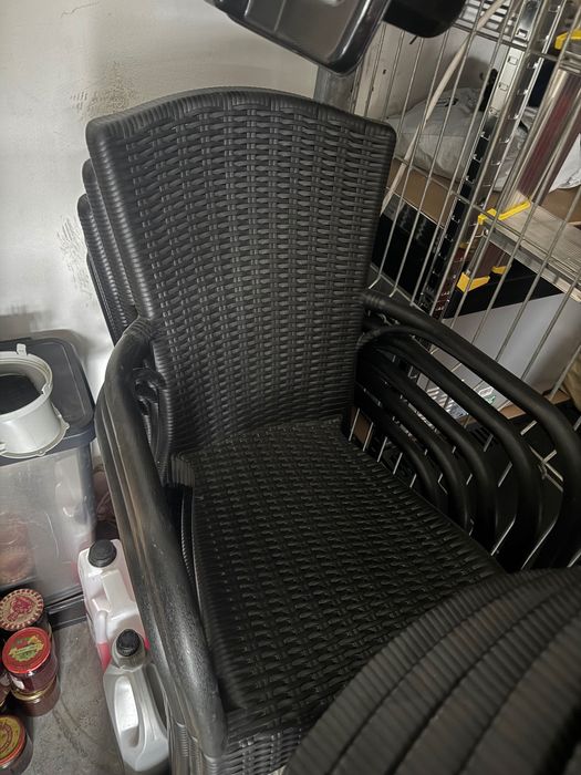 Krzesła i stół ogrodowe