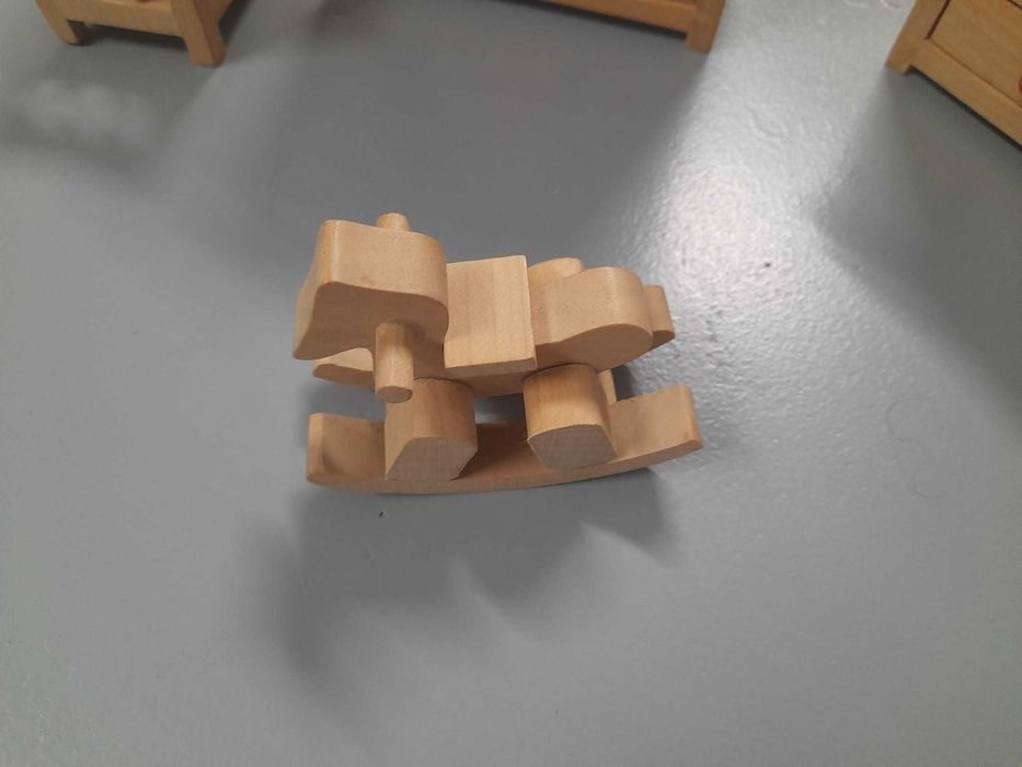 brinquedos de madeira  quarto de brincar