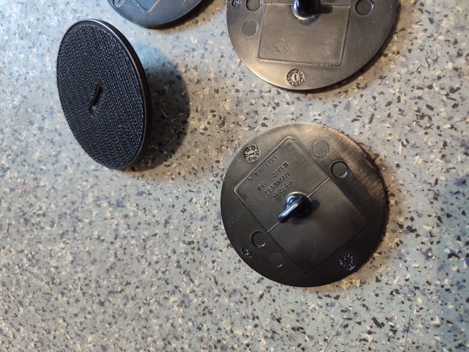 Крепление ковриков БМВ Bmw