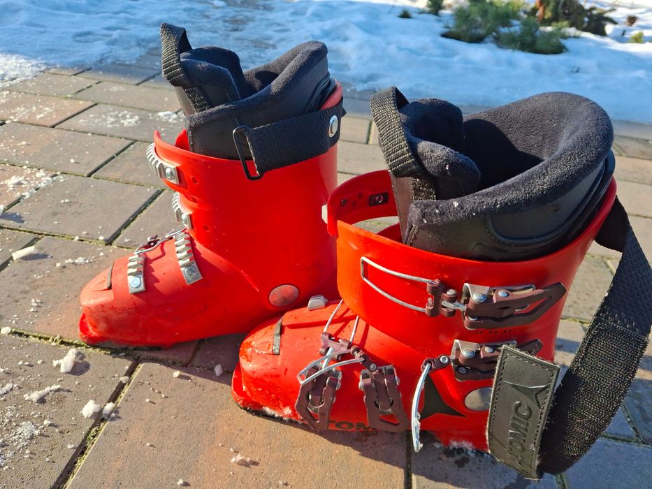 Zestaw narciarski 6-7 latek Pszczonów • OLX.pl