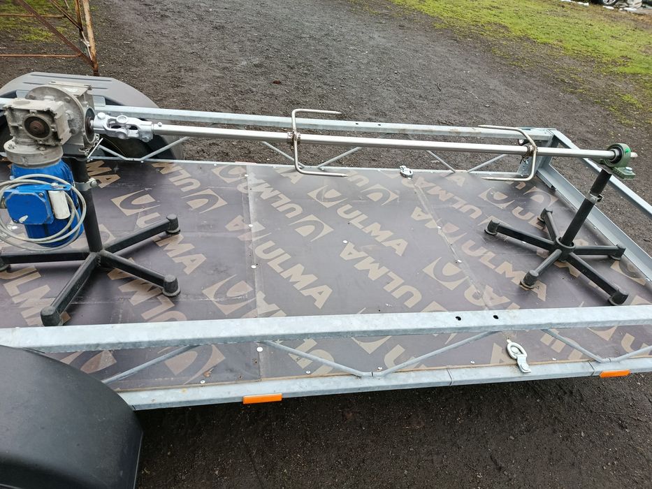 Rożen, Rożno, Grill obrotowy elektryczny pieczone prosię