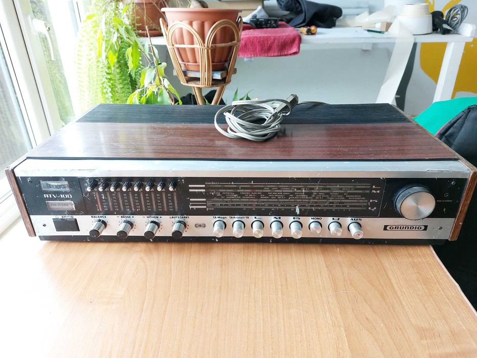 Amplituner GRUNDIG RTV 400 (do renowacji lub na części)