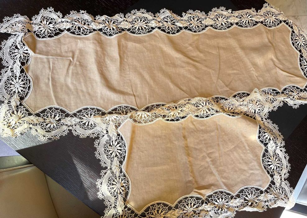 2 naperons em linho e renda feita à ão