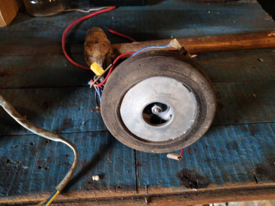 Двигун від пральної машини та центріфуги та пилосмока