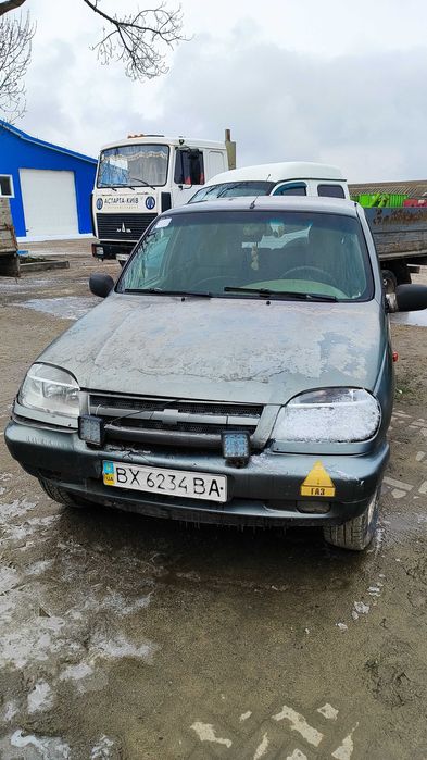 Автомобіль  Нива 21230 Шевроле