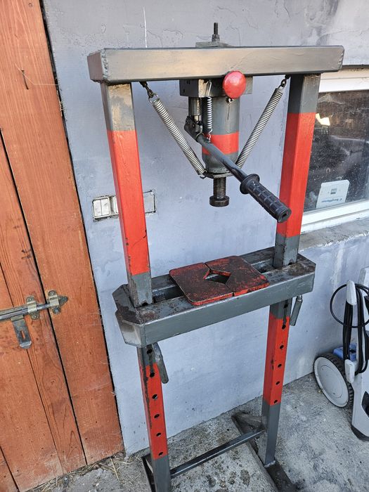 Prasa hydrauliczna warsztatowa spawana