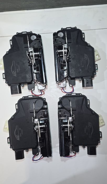 Замок дверей Skoda Octavia Tour Fabia Volkswagen Golf 4 центральний