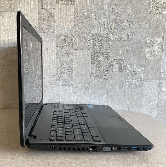 Asus R512M 15.6" 4/500GB для навчання/офісу/фільмів/акб добре тримає