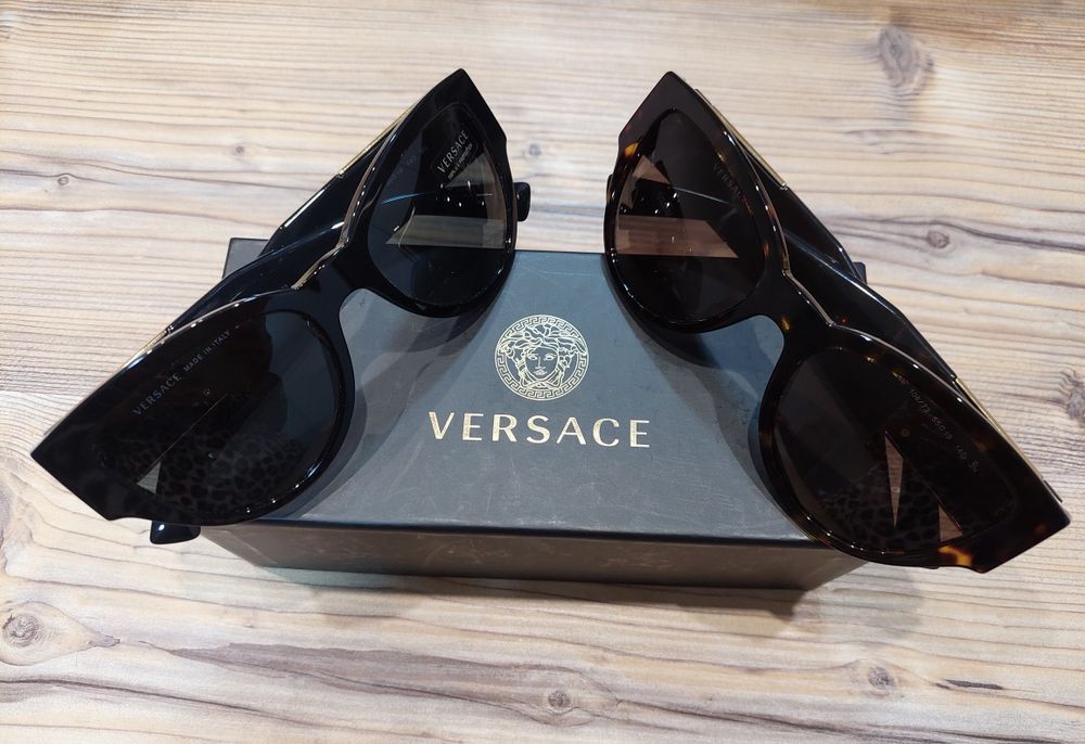 Жіночі сонцезахисні окуляри в формі Cat eyes 4398 від Versace!