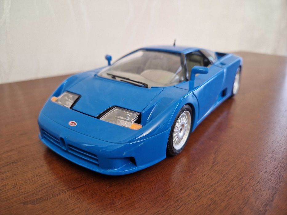 Лот №24 . Bugatti EB110. 1/18.Bburago