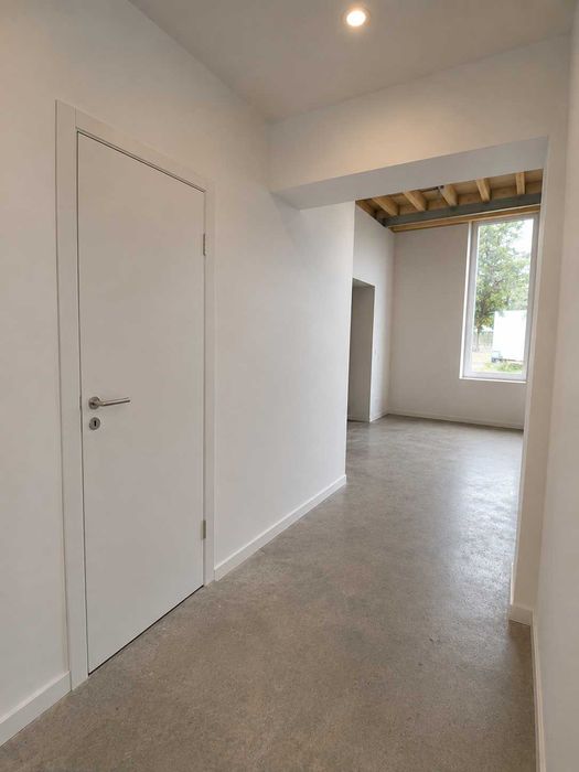 Hala 110m2 po remoncie, wylewka, drzwi