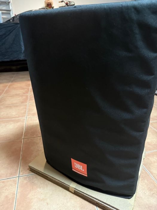 JBL EON 715 + capa oficial