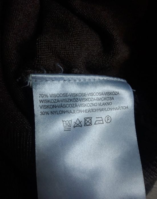 Brązowy sweterek cappuccino z dekoltem w serek