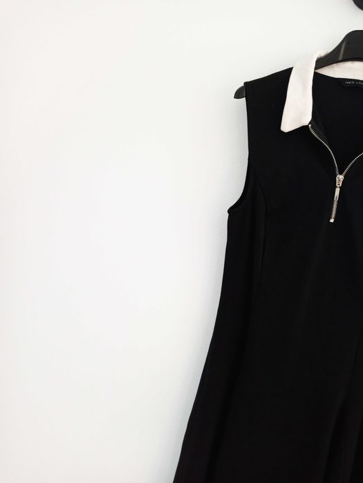 Mała czarna sukienka z białym kołnierzykiem rozkloszowana