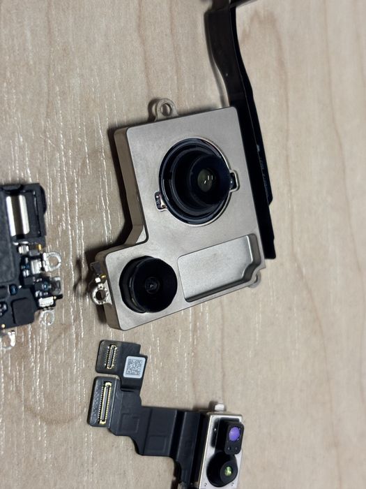 Запчастини для IPHONE 15