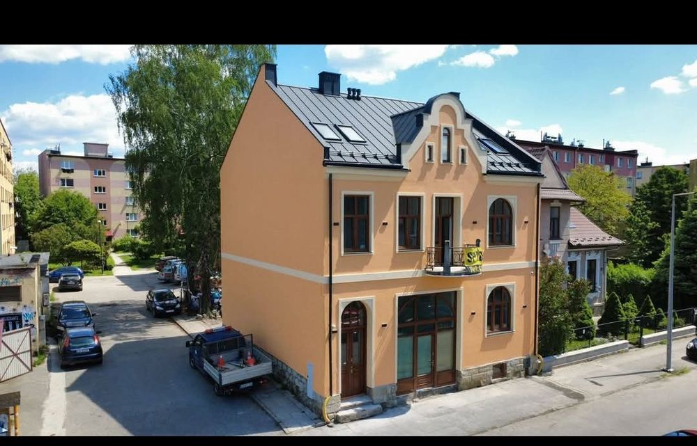 Kompleks 6 mieszkań + 1 lokale usługowe