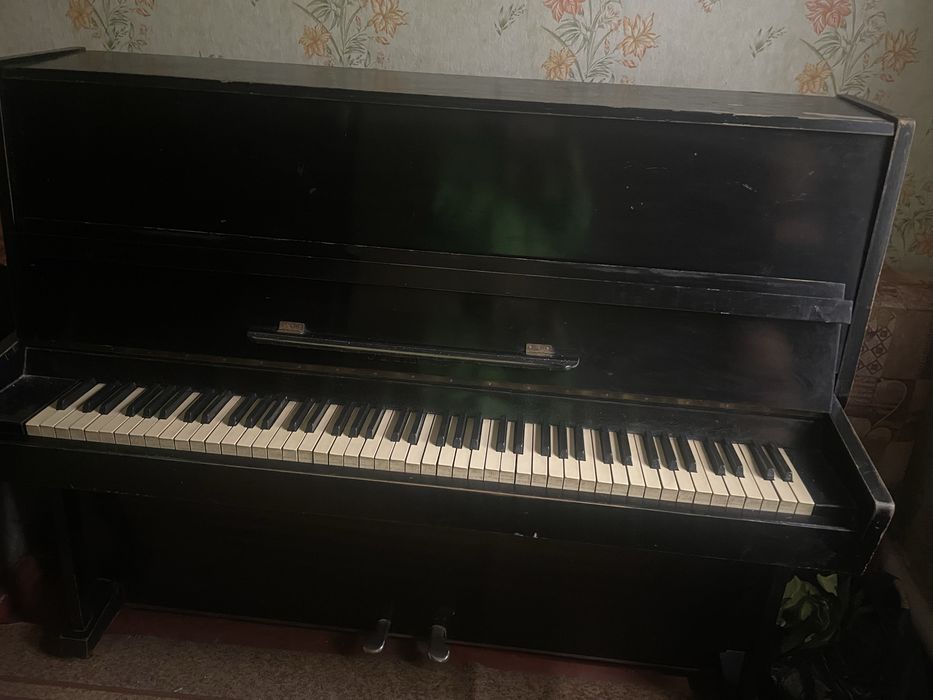 Продам пианино фортепиано