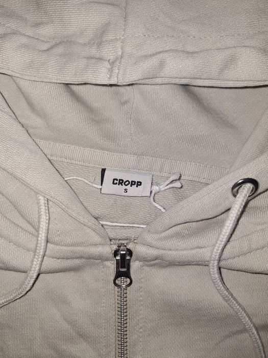 Світло-сіра толстовка на блискавці з написами