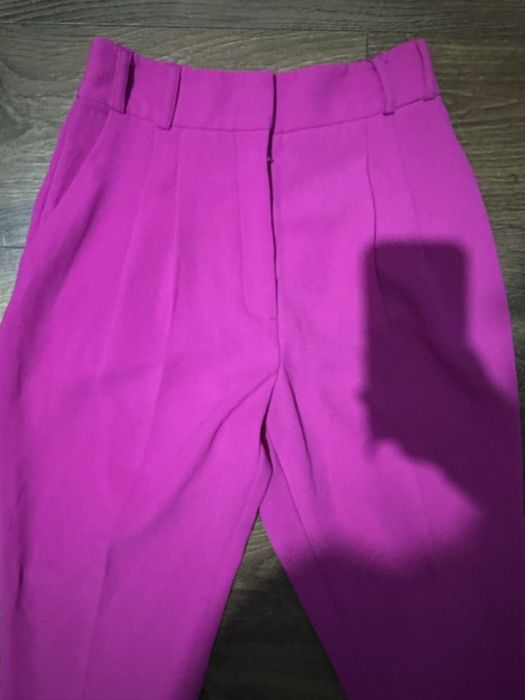 Damskie spodnie chinosy różowe Rober Island