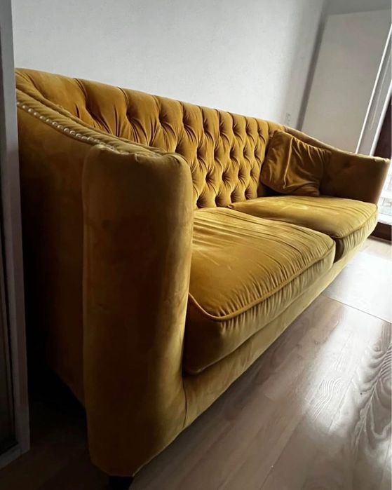 Sofa musztardowa Chesterfield