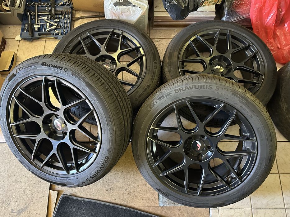 Продам майже нові літні шини Barum Bravuris 5HM 235/50 R19