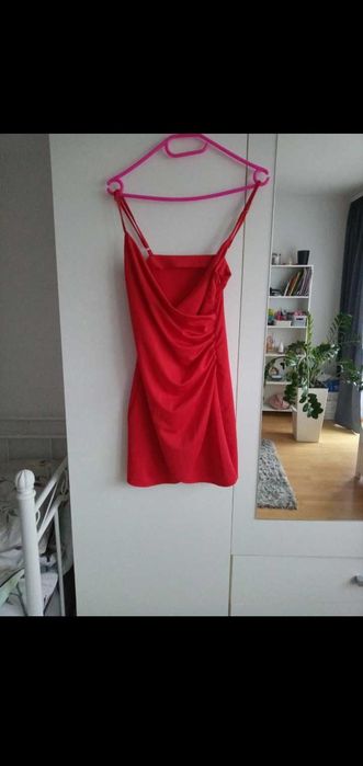 Elegancka sukienka na ramiączkach