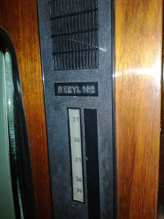 Piękny telewizor Beryl 102