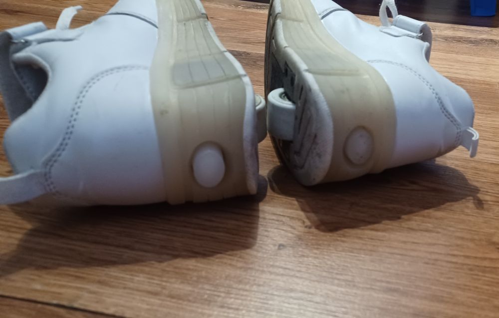 Buty z rolkami rozm. 32