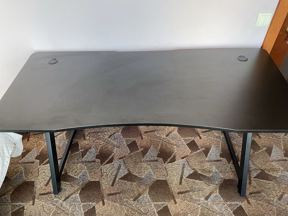 Компьютерный стол Hator Essential