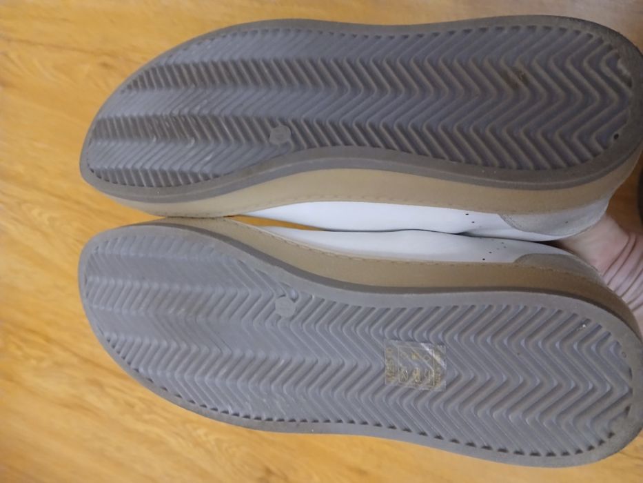 Продам нові кеди .р 40