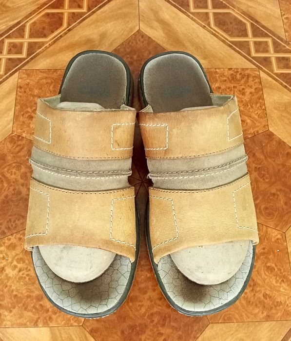Шлёпанцы  Clarks (42-43) кожаные.