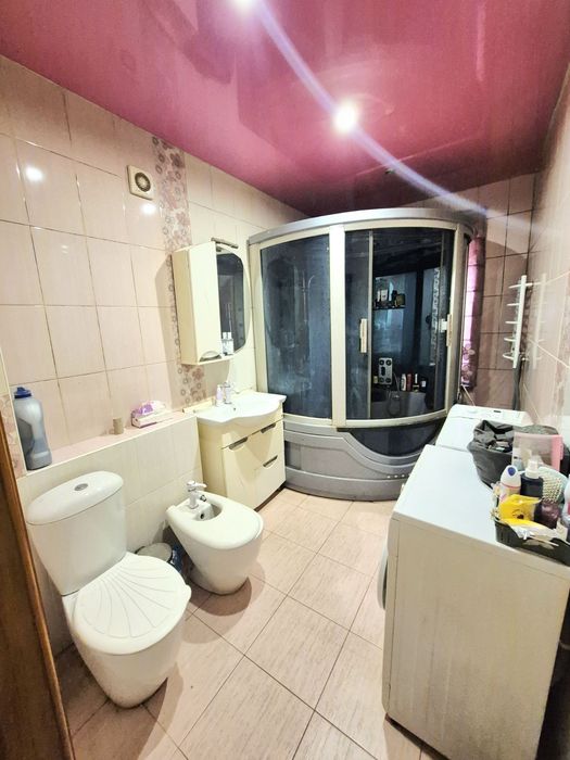 Продам розкішний будинок в центрі міста.