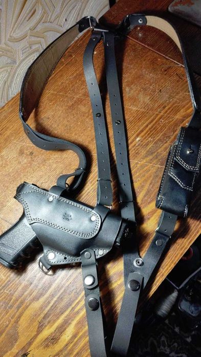 Кожаные оперативные кабуры.