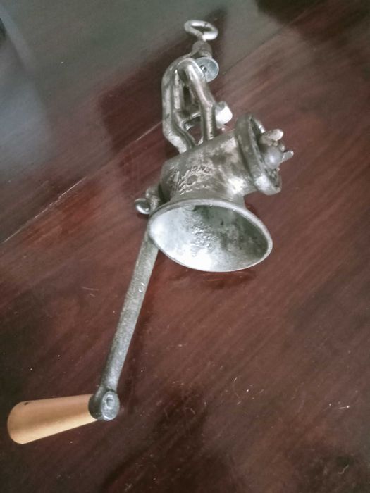 Picadora de carne em bom estado