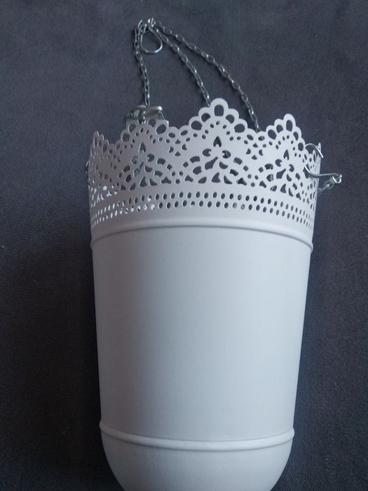 Wisząca metalowa osłonka