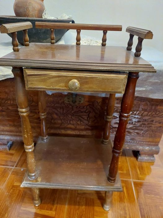 Mesa de telefone antiga