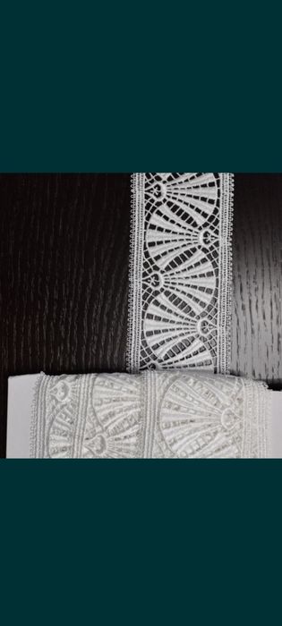 Gipiura,koronka wstawka biała szer 8 cm. 4 metry.