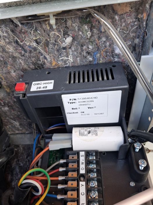 Klimatyzator. Firmy  Carrier 42  V M