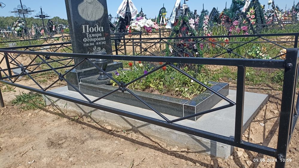 Огорожі на кладовище оградка
