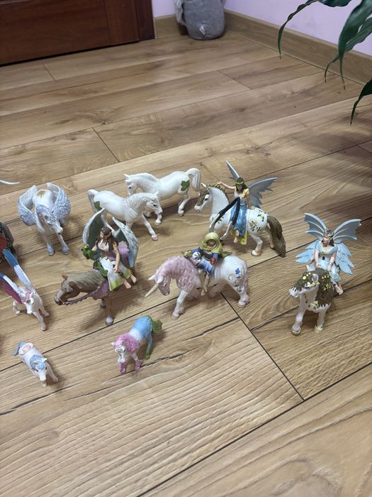 figurki koni i innych zwierzat schleich