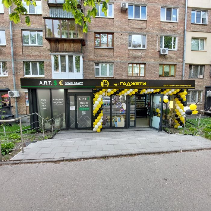 Без% !!!  Продам коммерческое фасадное помещение 85м.кв. М.Зверинецкая 5 минут. Обмен Валют  и  Аксессуары для Айфона. Печерск!!!