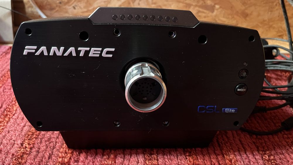 Conjunto volante e pedais Fanatec CSL Elite
