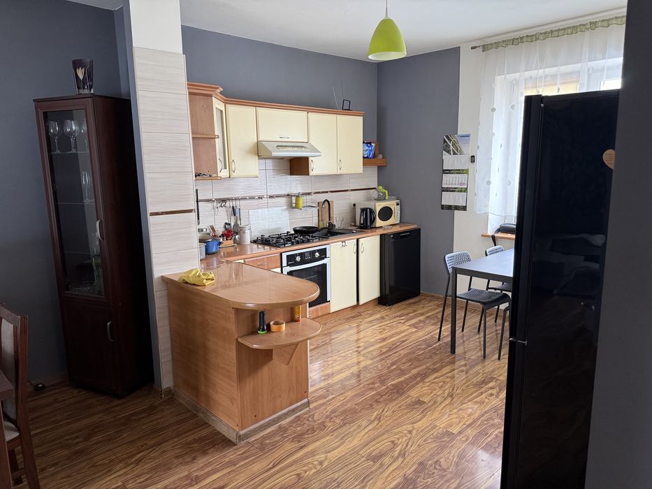 Komfortowy Dom z Budynkiem Gospodarczym