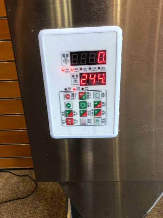 Maquina doseadora de granulados para industria alimentar