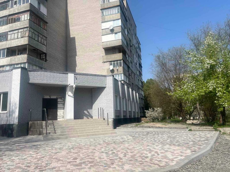 Продам комерційне приміщення на 12 кварталі