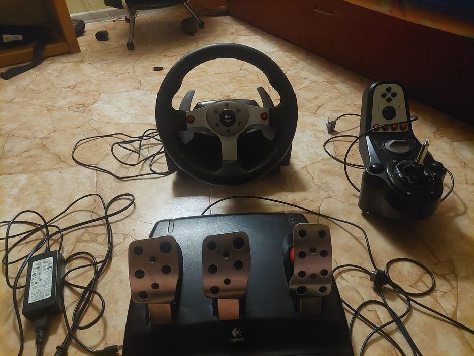 Игровой руль Logitech G25