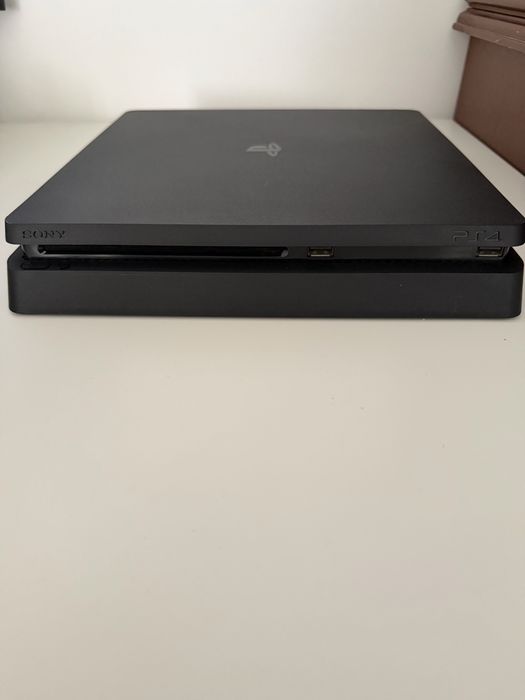PlayStation 4 Slim PS4 Novo + Comando + Jogo FIFA 20