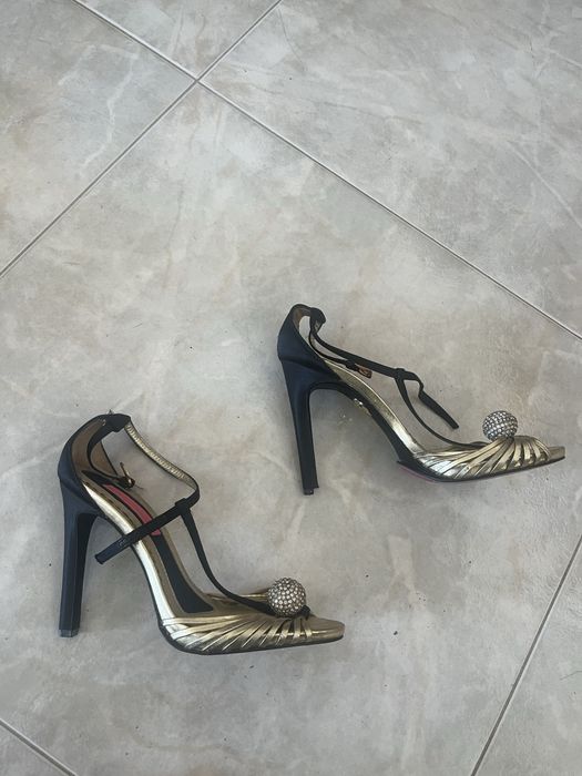 Betsy Johnson saldália de salto alto