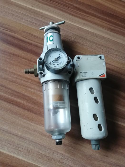 Reduktor ciśnienia z naolejaczem